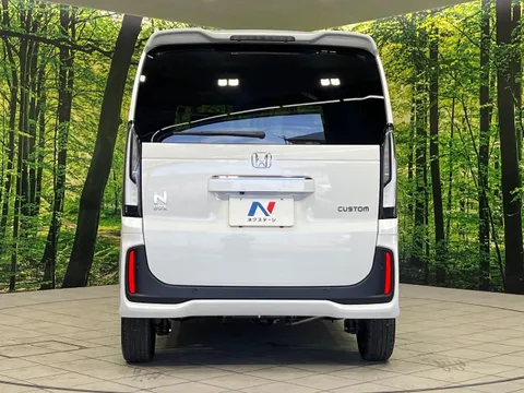 Honda N-BOX Custom