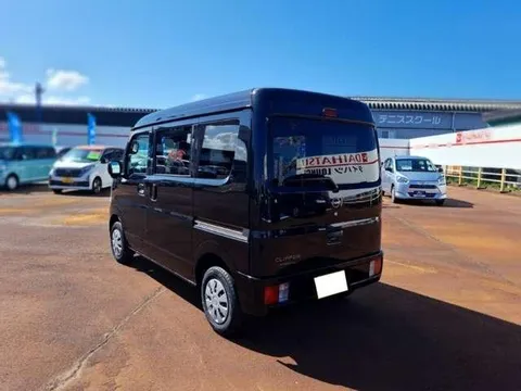 Nissan Clipper Van