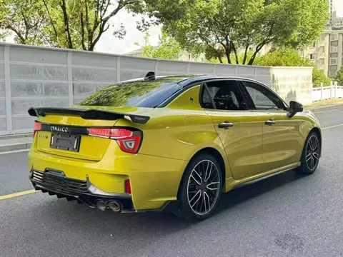 Lynk & Co 03