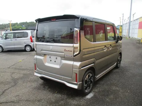 Suzuki Spacia Custom