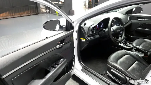 Hyundai Elantra (Avante)