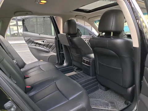 Infiniti Q70