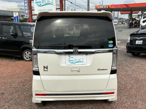 Honda N-BOX Custom