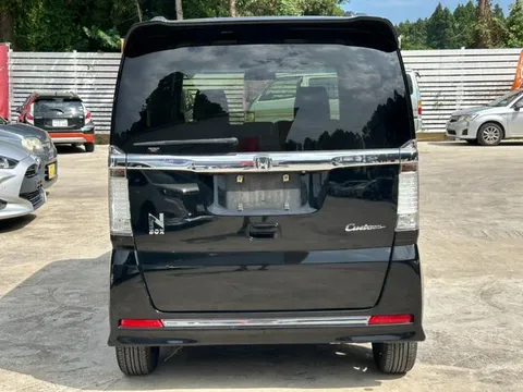 Honda N-BOX Custom
