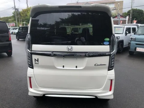 Honda N-BOX Custom