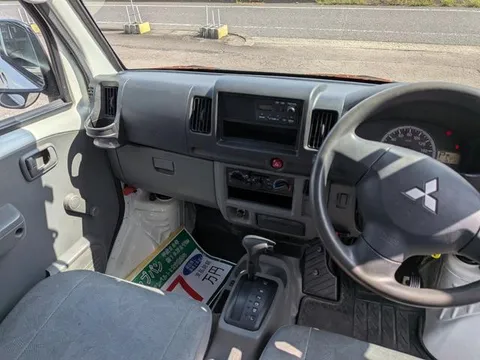 Mitsubishi Minicab Van