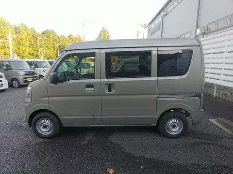Nissan Clipper Van