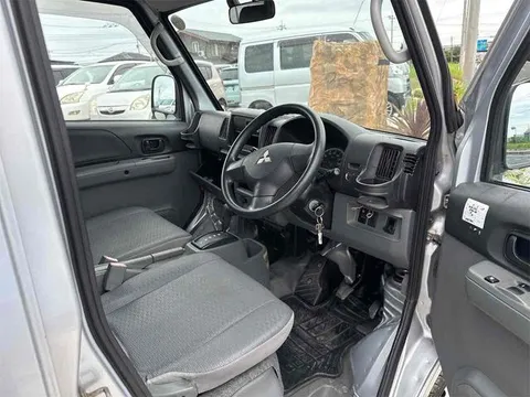 Mitsubishi Minicab Van