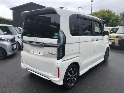 Honda N-BOX Custom