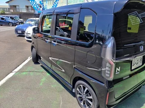 Honda N-BOX Custom