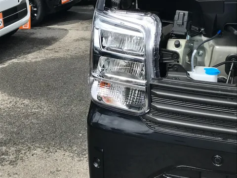 Nissan Clipper Van