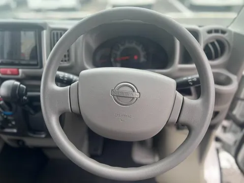 Nissan Clipper Van