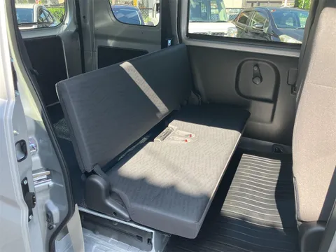 Nissan Clipper Van
