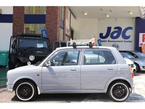 Daihatsu Mira Gino