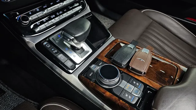 Genesis G90 (EQ900)