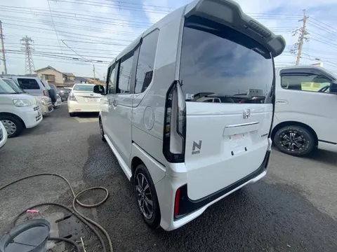 Honda N-BOX Custom