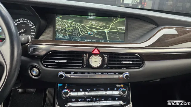 Genesis G90 (EQ900)