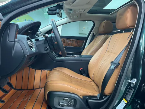 Jaguar XJ