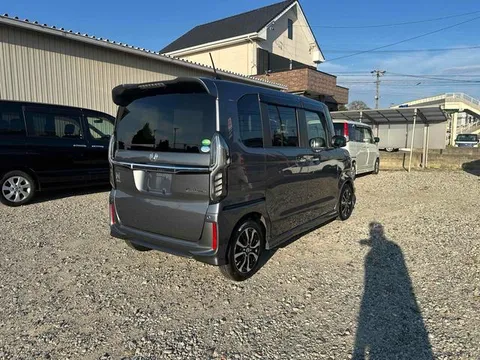 Honda N-BOX Custom