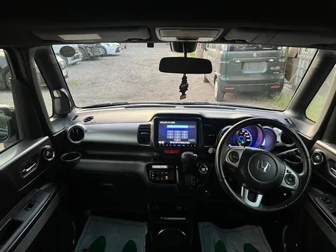Honda N-BOX Slash