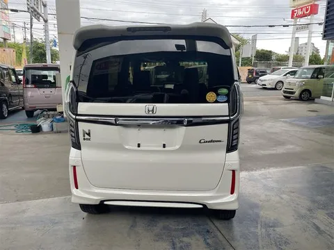 Honda N-BOX Custom