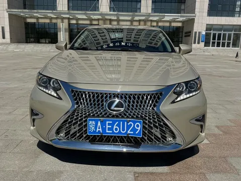 Lexus ES