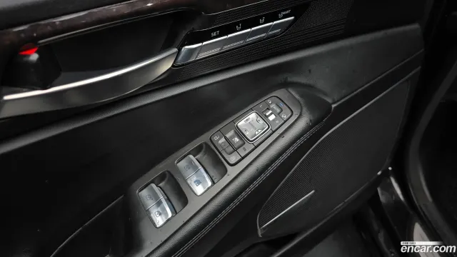 Genesis G90 (EQ900)