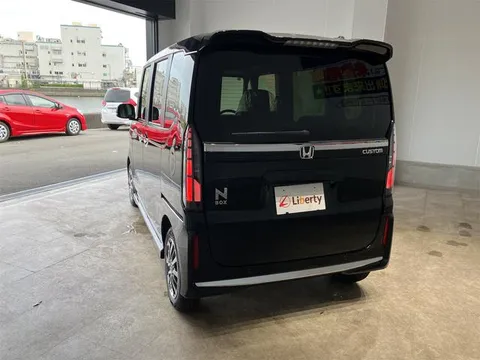 Honda N-BOX Custom