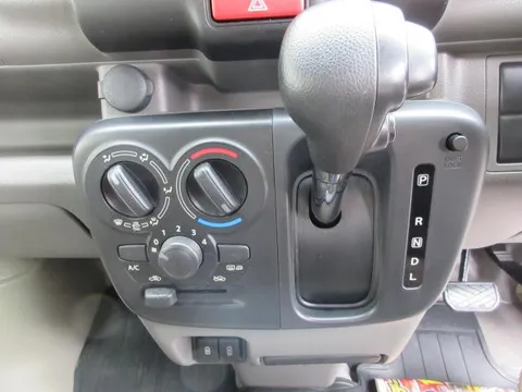 Nissan Clipper Van