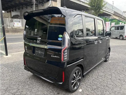 Honda N-BOX Custom