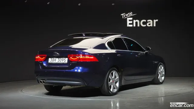 Jaguar XE