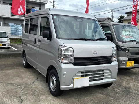 Nissan Clipper Van