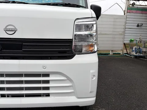 Nissan Clipper Van