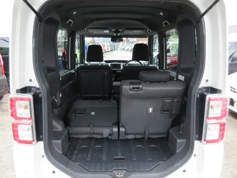 Toyota Pixis Mega