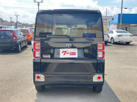 Toyota Pixis Mega