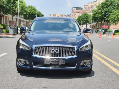 Infiniti Q70