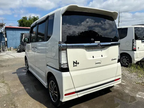 Honda N-BOX Plus Custom