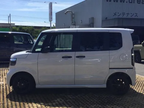 Honda N-BOX Custom
