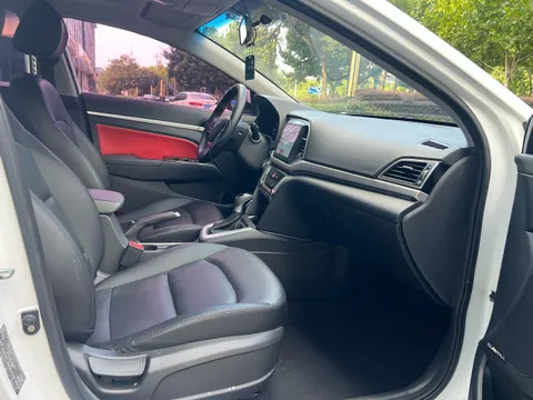 Hyundai Elantra (Avante)