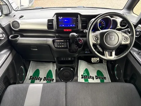 Honda N-BOX Slash
