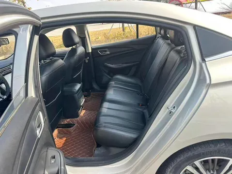 Roewe i5