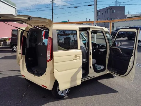 Suzuki Spacia
