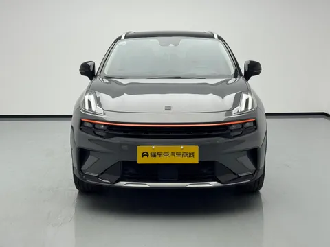 Lynk & Co 06
