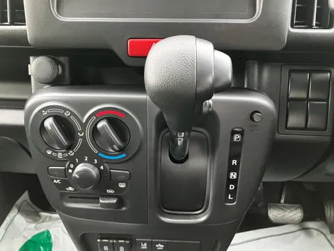 Nissan Clipper Van