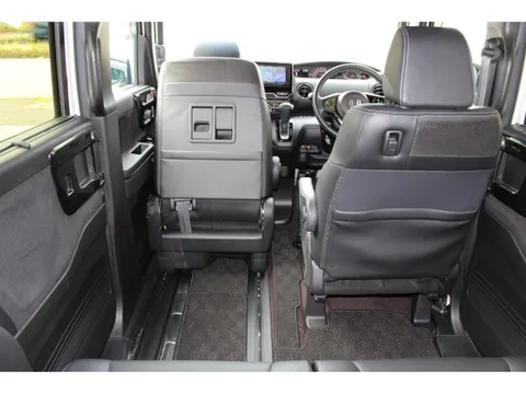 Honda N-BOX Custom