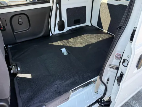 Nissan Clipper Van