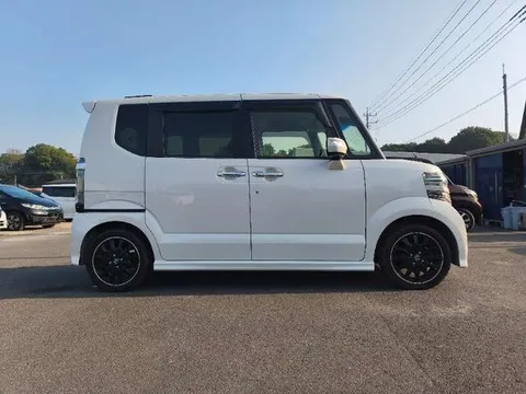 Honda N-BOX Custom