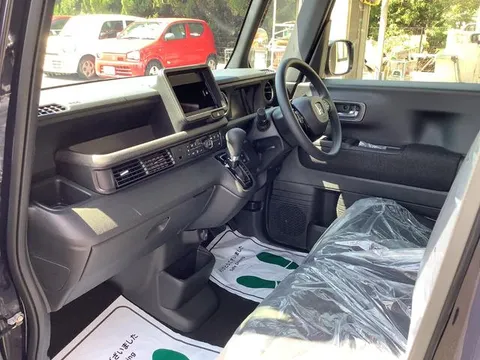 Honda N-BOX Custom