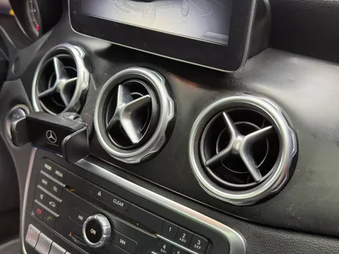 Mercedes-Benz Mercedes-Benz GLA