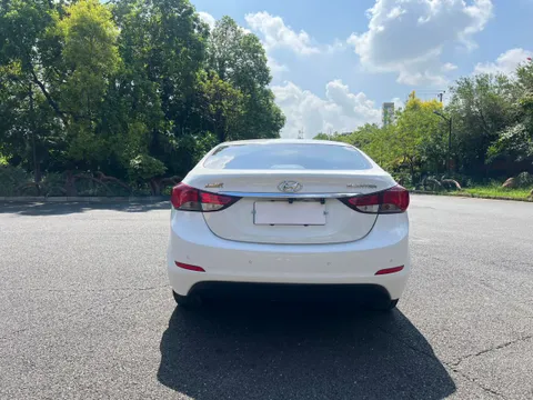 Hyundai Elantra (Avante)